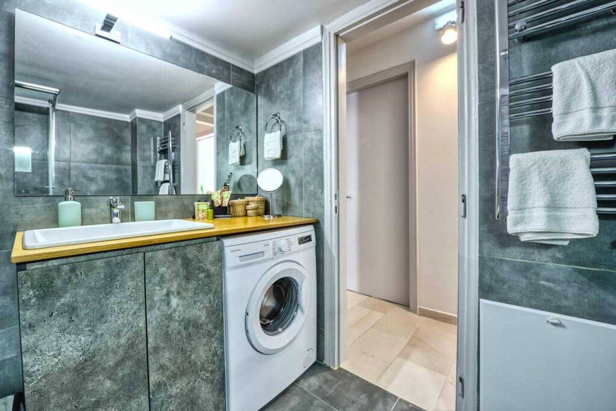 Muse A Dreamy And Fresh New Apartment เอเธนส์ ภายนอก รูปภาพ